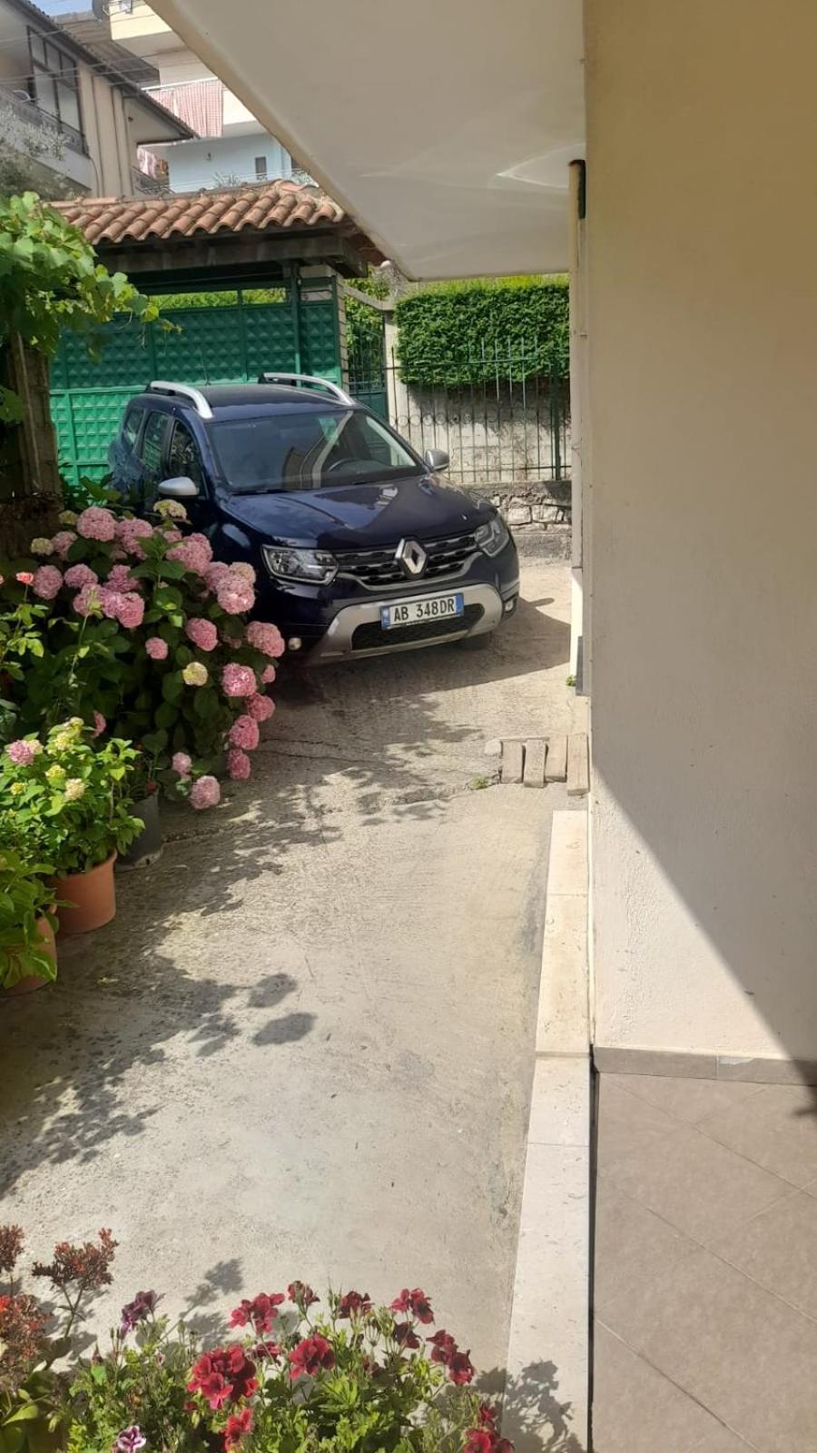 George 1 Lägenhet Gjirokastër Exteriör bild