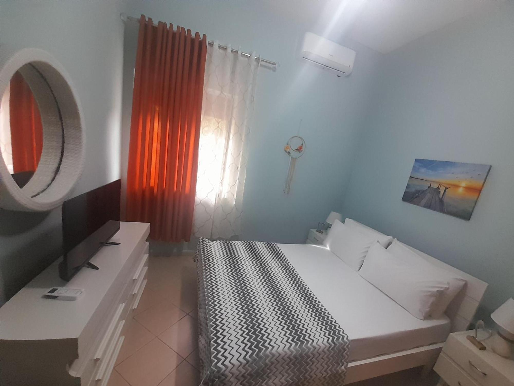 George 1 Lägenhet Gjirokastër Exteriör bild
